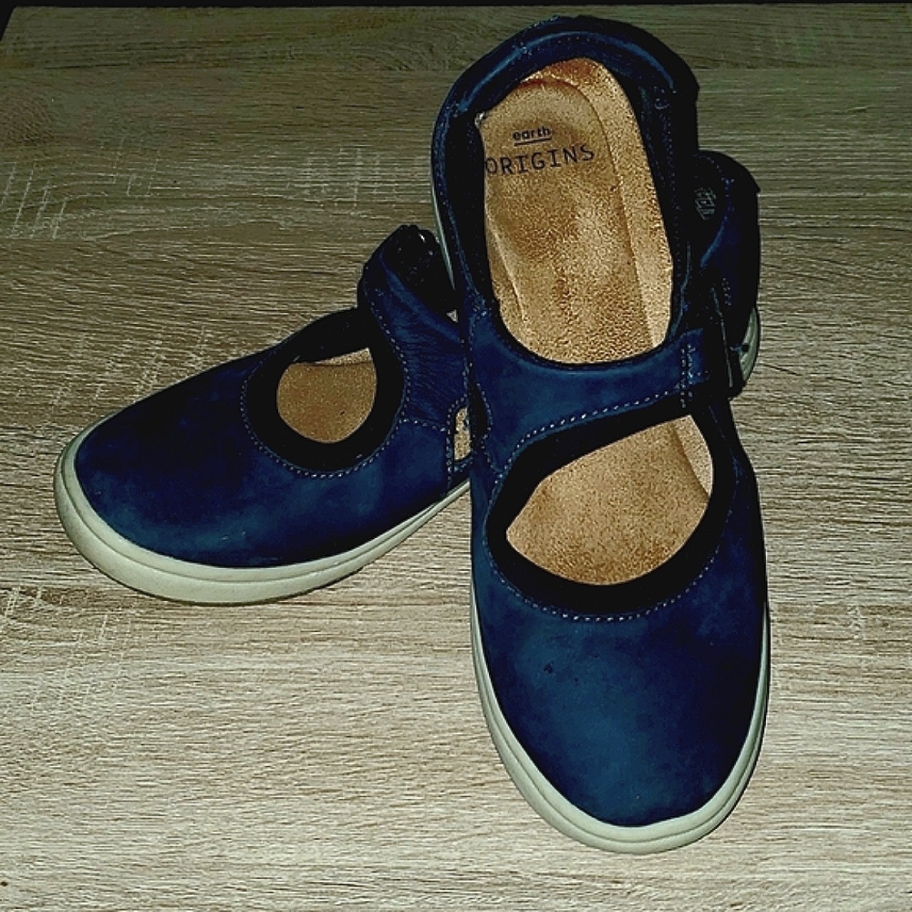 Earth origins Mary Jane blue suede shoe. 7 - Picture 2 of 9